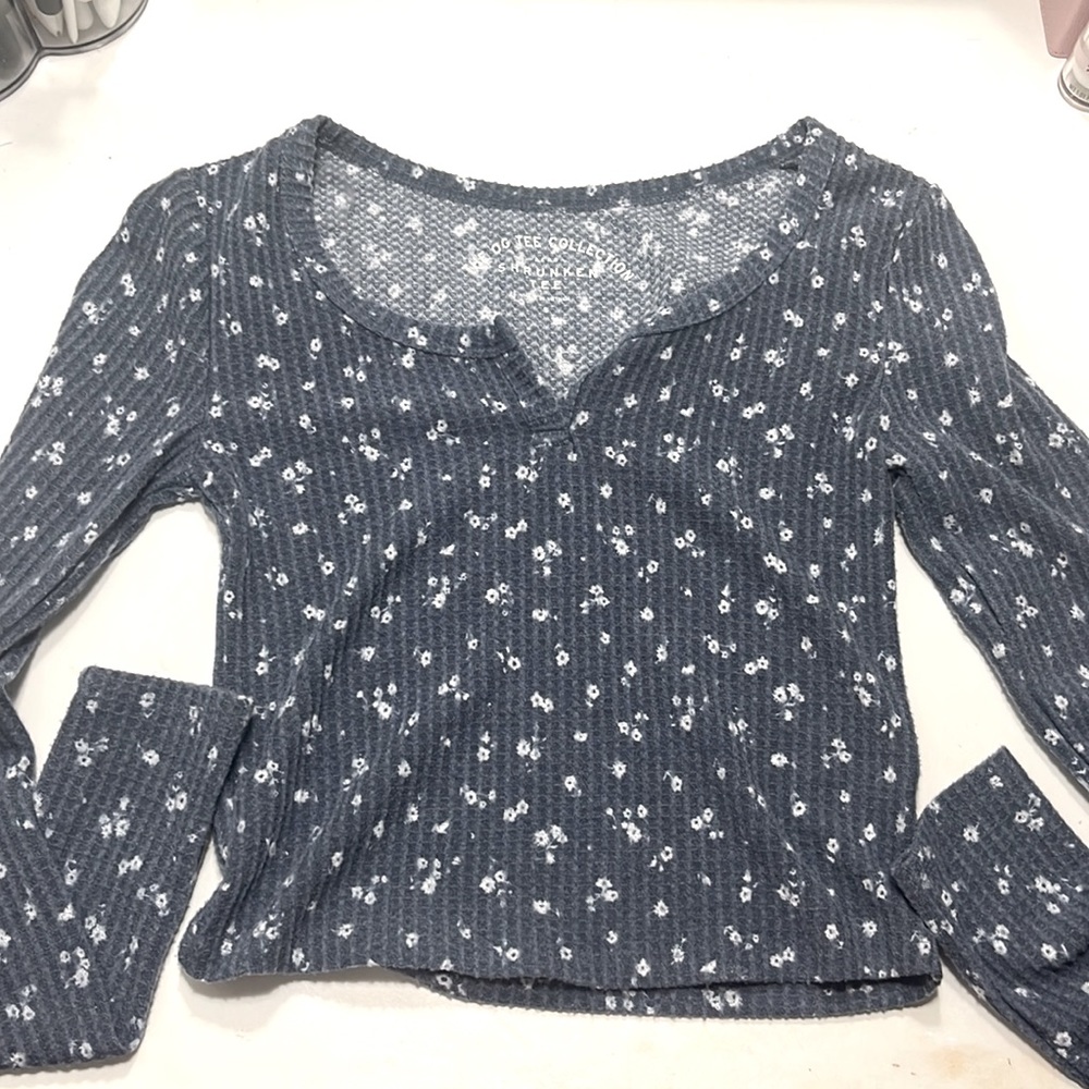 blue floral “crop” tee